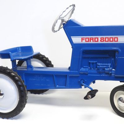 Sale Photo Thumbnail #185: Ertl Ford 8000 pedal tractor