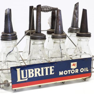 Sale Photo Thumbnail #219: Lubrite Motor Oil oil can carrier