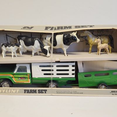 Sale Photo Thumbnail #149: Nylint Farm Set