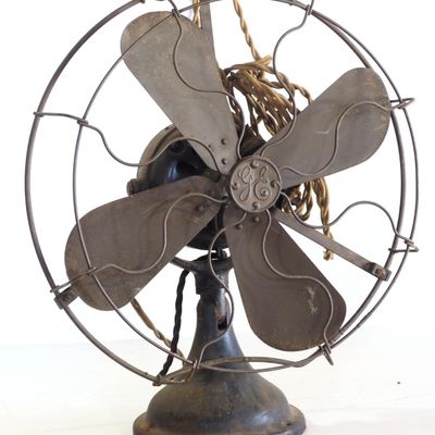 Sale Photo Thumbnail #330: General Electric No.715408 desk fan
