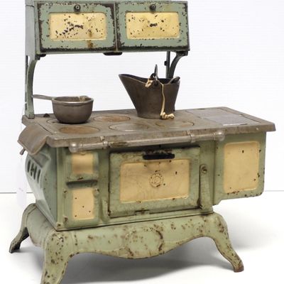 Sale Photo Thumbnail #43: Vindex cast iron child's toy stove