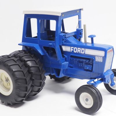 Sale Photo Thumbnail #96: Ertl 1/16 scale Ford 9600 tractor with duals