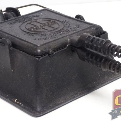 Sale Photo Thumbnail #103: Griswold No.11 cast iron waffle iron
