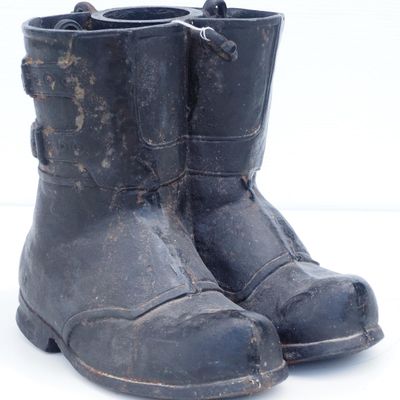Sale Photo Thumbnail #123: Cast iron boot-shaped Christmas tree stand