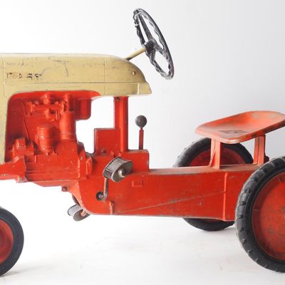 Sale Photo Thumbnail #289: Eska Case 400 pedal tractor