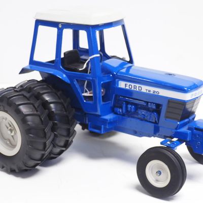 Sale Photo Thumbnail #94: Ertl 1/16 scale Ford TW-20 tractor with duals