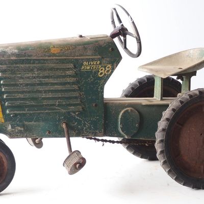 Sale Photo Thumbnail #287: Eska Oliver 88 Row Crop pedal tractor, RARE!