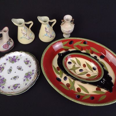 Sale Photo Thumbnail #420: Pottery Incl. Hull Serenade & Betty Selby