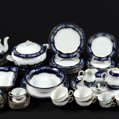 Sale Photo Thumbnail #37: Zsolnay Pompadour Tea Service