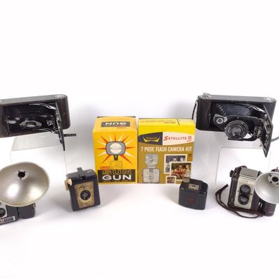 Sale Photo Thumbnail #77: 8 Vintage & Antique Cameras
