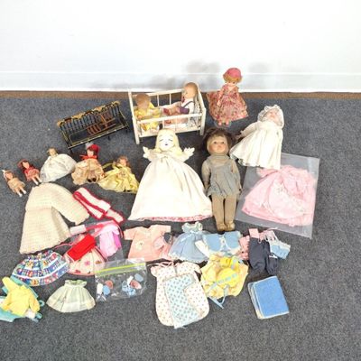 Sale Photo Thumbnail #116: Vintage & Antique Dolls Incl. Vogue & Effanbee