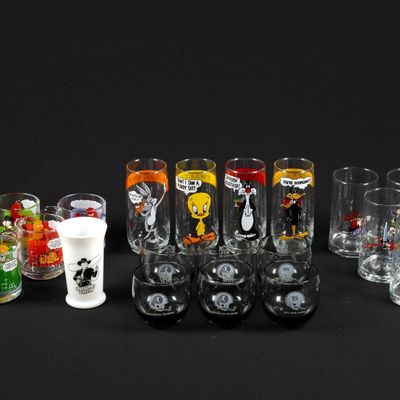 Sale Photo Thumbnail #535: 4 Sets Of Collectible Glasses Incl. Garfield & Loony Toons