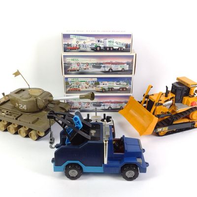 Sale Photo Thumbnail #345: 8 Model & Electric Toy Vehicles Incl. Hess & Bulldog Tank