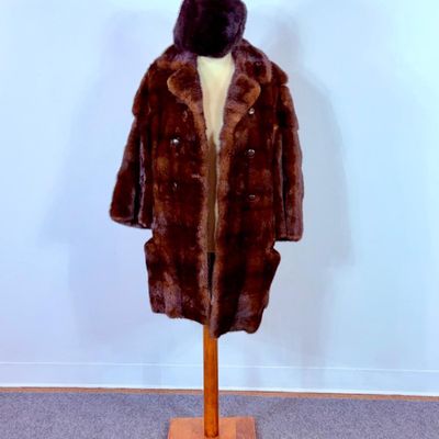 Sale Photo Thumbnail #487: Fur Coat & Hat