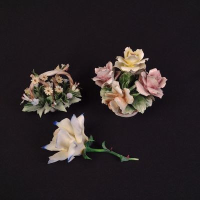Sale Photo Thumbnail #476: 3 Capodimonte Flowers