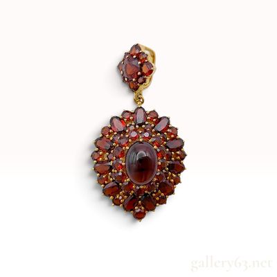 Sale Photo Thumbnail #471: A Vintage 18 Karat Yellow Gold and 9.17ct Garnet Tiered Cluster Pendant