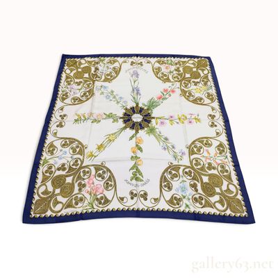 Sale Photo Thumbnail #369: Vintage Hermes Arabesques White Silk Carre 90