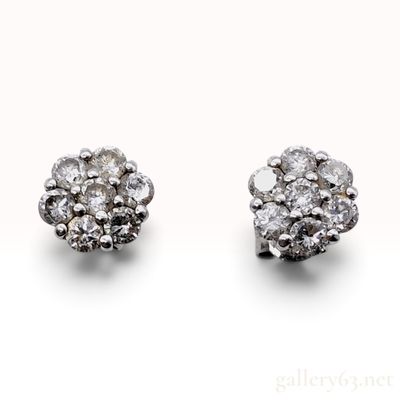 Sale Photo Thumbnail #257: Pt900 and 0.60ctw Natural Diamond Floral Cluster Stud Earrings