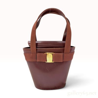 Sale Photo Thumbnail #483: Vintage Salvatore Ferragamo Vara Bow Burgundy Leather Bucket Bag