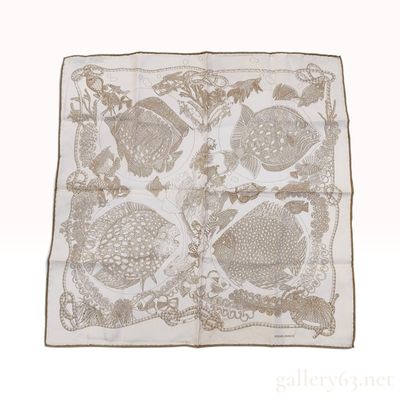 Sale Photo Thumbnail #569: Vintage Hermes Les Poissons Brown and Cream Silk Carre 45
