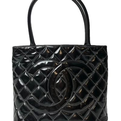 Sale Photo Thumbnail #430: CHANEL MEDAILLON TOTE, BLACK PATENT / GOLD