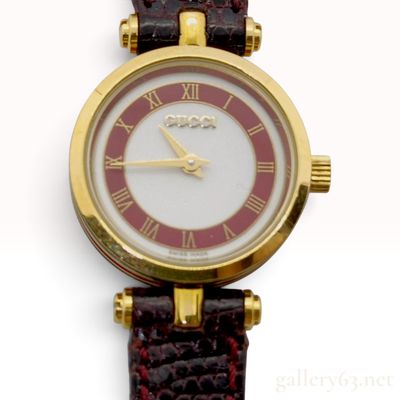 Sale Photo Thumbnail #458: Vintage Gucci 2000L Maroon Enamel and Gold Tone Ladies Wristwatch