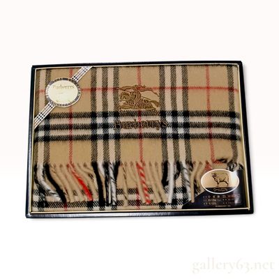 Sale Photo Thumbnail #352: Vintage Burberrys Nova Check Wool Knee Rug 65 x 120 cm with Box