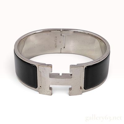 Sale Photo Thumbnail #496: Hermès Clic Clac H Black Enamel Bangle Bracelet 16 cm
