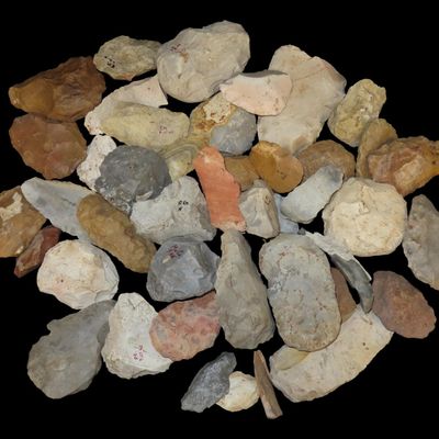 Sale Photo Thumbnail #514: Box of Site Material, Flint Cores, Scrapers, and Miscellaneous Tools, Kansas