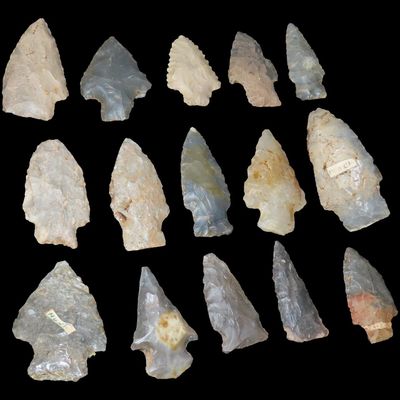 Sale Photo Thumbnail #572: Lot of 15 Woodland and Archaic Arrowheads, Tennessee