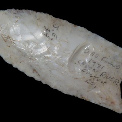 Sale Photo Thumbnail #207: 3 7/16" Clovis, Putty COA, Granger COA, Avon Chert, Fulton Co., Illinois, Found by Jerry Edwards, Ex. D. Dean Mesnard Jr.