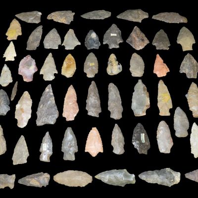 Sale Photo Thumbnail #588: Lot of Miscellaneous Woodland and Archaic Arrowheads, Tennessee