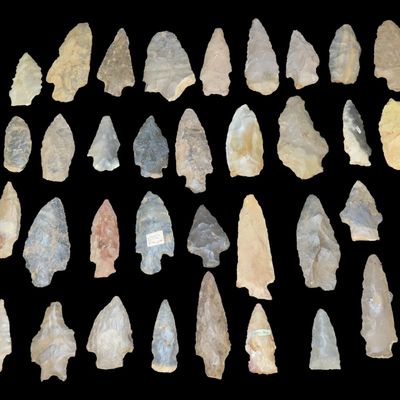 Sale Photo Thumbnail #580: Lot of Miscellaneous Woodland and Archaic Arrowheads, Tennessee