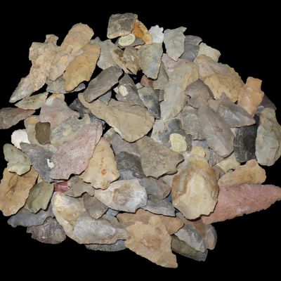Sale Photo Thumbnail #586: Lot of Miscellaneous Woodland and Archaic Arrowheads, Tennessee