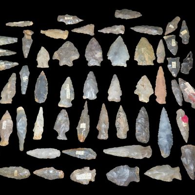 Sale Photo Thumbnail #589: Lot of Miscellaneous Woodland and Archaic Arrowheads, Tennessee