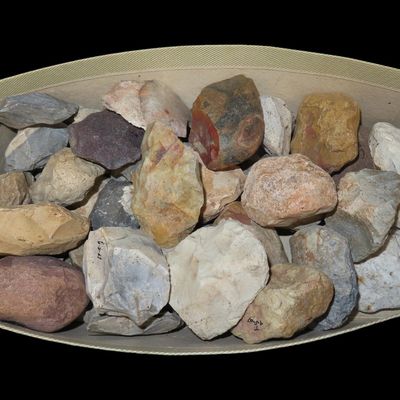 Sale Photo Thumbnail #511: Box of Site Material, Flint Cores, Scrapers, and Miscellaneous Tools, Kansas