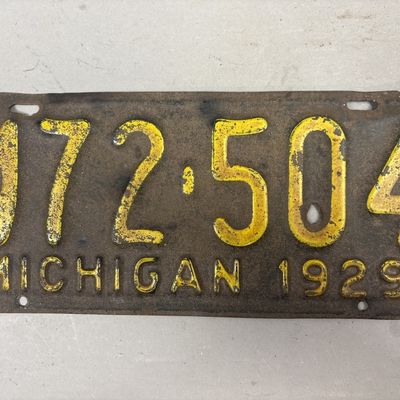 1929 Michigan 472504 Vintage License Plate