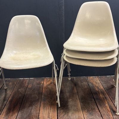 4 Matching HERMAN MILLER MCM 70s Shell Chairs