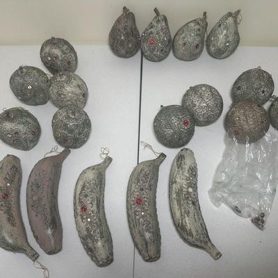 Sale Photo Thumbnail #137: Vintage Embossed Papier-Mâché Fruit Christmas