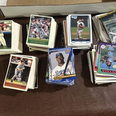 Sale Photo Thumbnail #198: Mixed Baseball Card Lot 750+