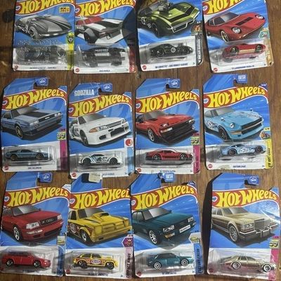 Sale Photo Thumbnail #102: Lot of 12 Hot Wheels Mainline Die-Cast Cars