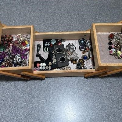 Vintage Wooden Cantilever Sewing Box / Jewelry