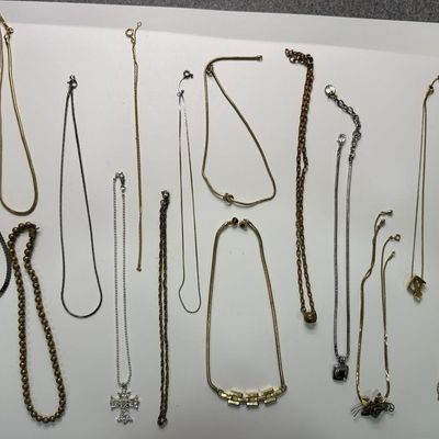Vintage Fine Chain & Pendant Necklaces