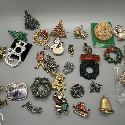 Vintage Holiday Brooches and Pins