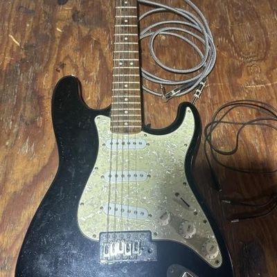 Sale Photo Thumbnail #117: Starcaster by Fender Stratocaster Electric Guitar