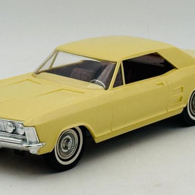 Vintage Cox 1/24 Scale 1963 Buick Riviera Gas powered Tether Car