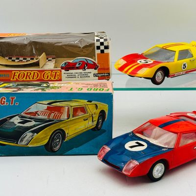 2 1964 Plastic Ford GT40 Toy Racing Cars HK