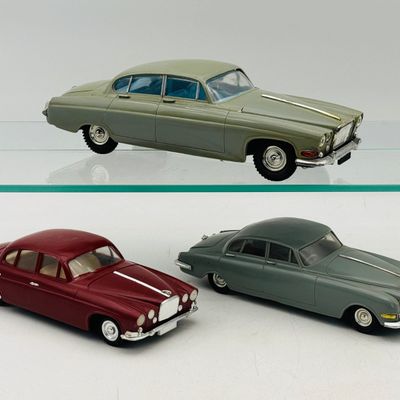 3 vintage plastic Jaguar Mark X model friction cars (Tat/Ok)
