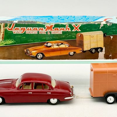 OK Toys Hong Kong Friction 1961 Jaguar Mark X with Horse Box