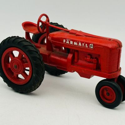 Product Miniature International Harvester McCormick Farmall Toy Tractor